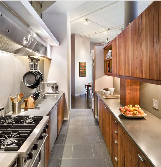 Дизайн и интерьер узкой кухни в фото
