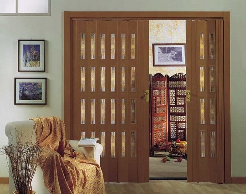 Дверь-гармошка в интерьере: простота, лаконичность и удобство