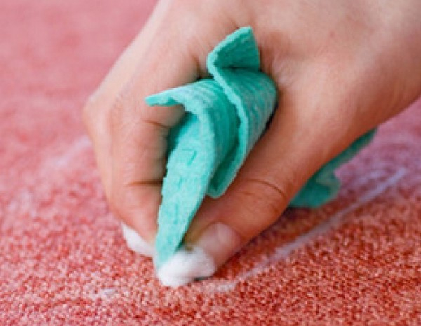 Как чистить ковролин в домашних условиях: виды чистки и способы избавления от пятен