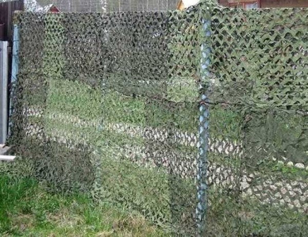 Как поставить забор из сетки-рабицы в фото