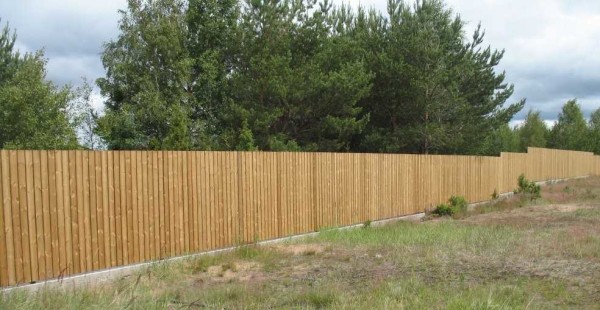 Как сделать деревянный забор: пошаговая инструкция (3 фотоотчета) в фото