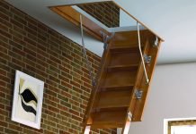 Виды и особенности чердачных лестниц для загородного дома с чердаком