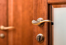 Что такое фурнитура для межкомнатных дверей?