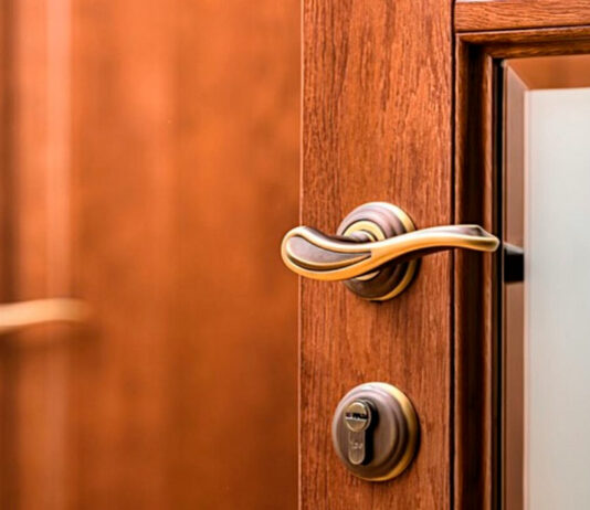 Что такое фурнитура для межкомнатных дверей?